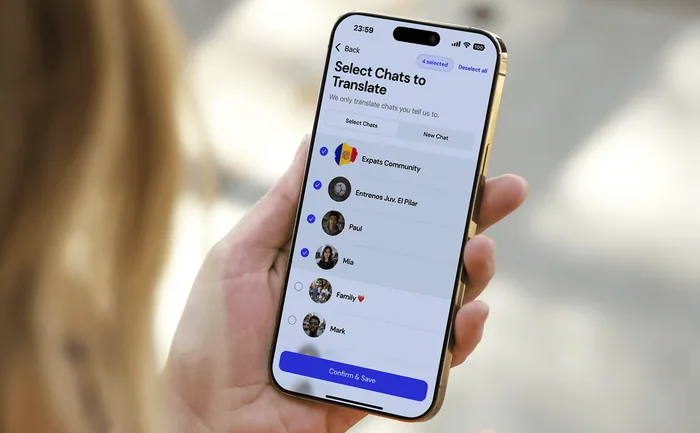 Selecting which WhatsApp chats to translate inside WhatLingo